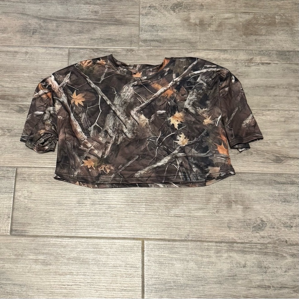 Unbranded size large camo crop top